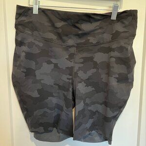 Lululemon bike shorts size 18